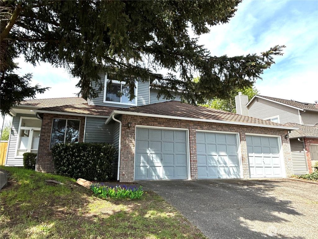 Photo of 21523 129th Avenue SE, Kent, WA 98031 (MLS # 2516120)