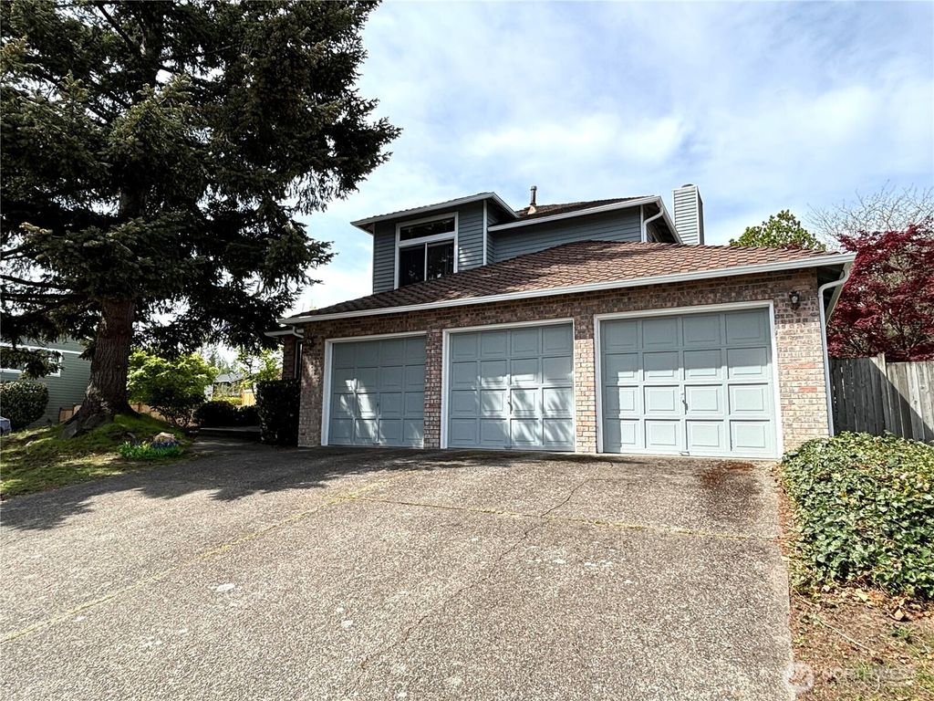 Photo of 21523 129th Avenue SE, Kent, WA 98031 (MLS # 2516120)