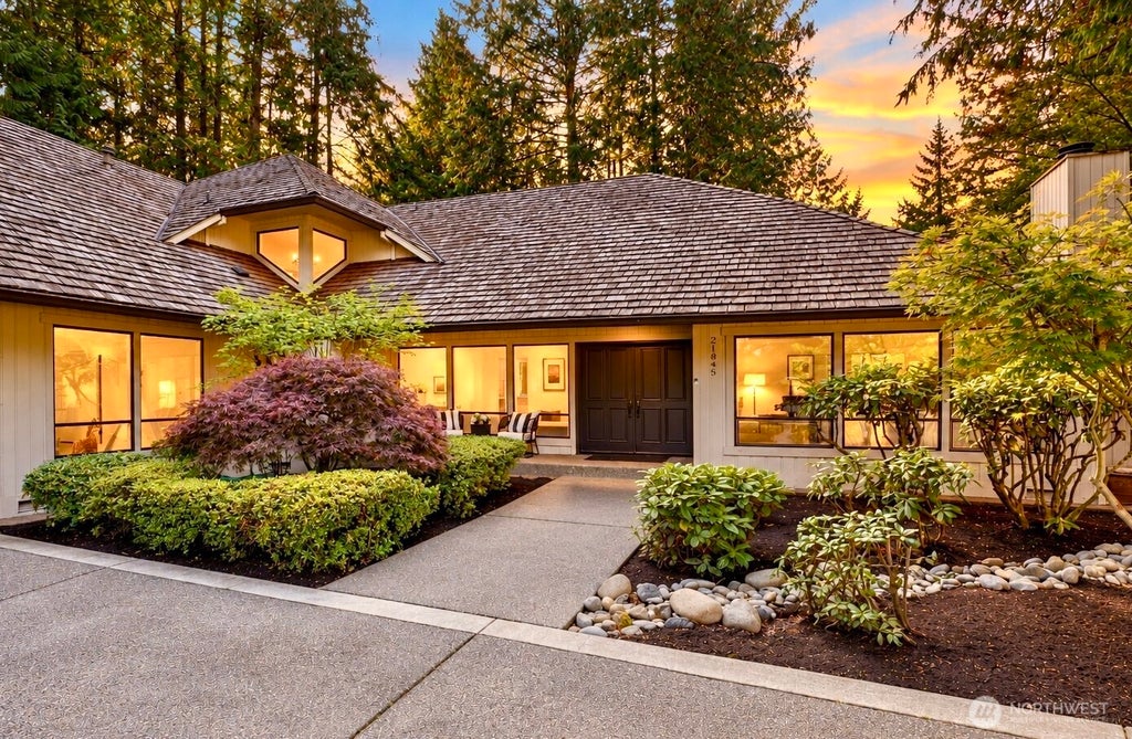 Photo of 21845 NE 30th Place, Sammamish, WA 98074 (MLS # 2588777)