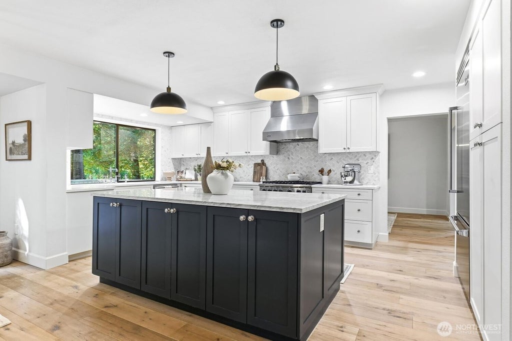 Photo of 21845 NE 30th Place, Sammamish, WA 98074 (MLS # 2588777)