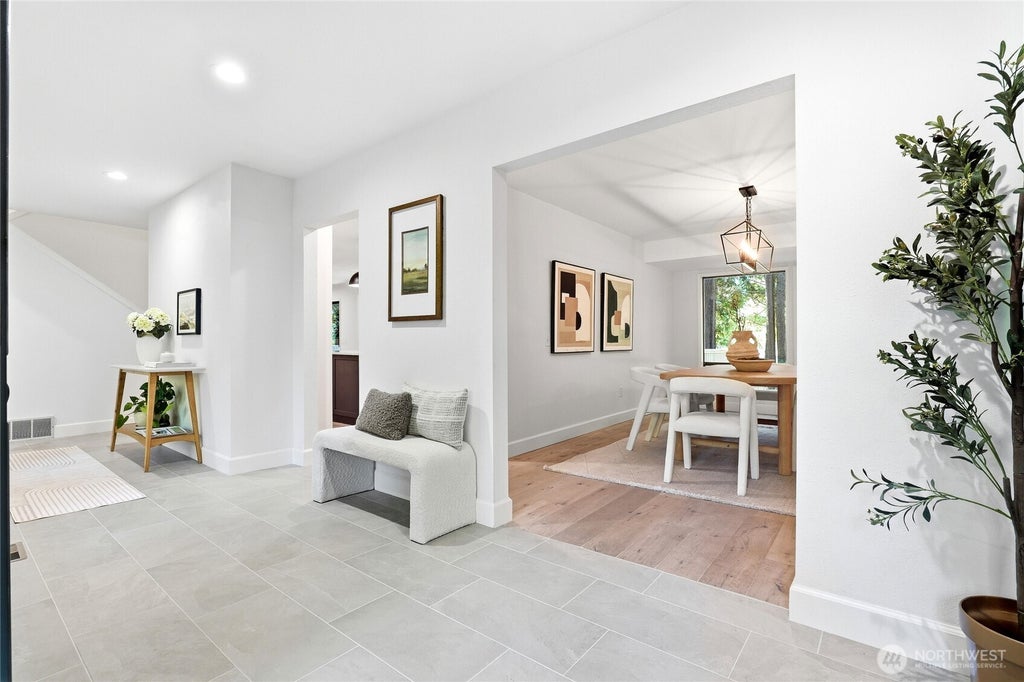 Photo of 21845 NE 30th Place, Sammamish, WA 98074 (MLS # 2588777)