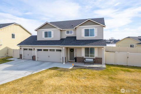 Photo of 739 N Doumit Drive, Moses Lake, WA 98837 (MLS # 2483382)