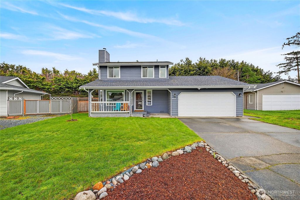 Photo of 861 NW Haslo Pl Pl, Oak Harbor, WA 98277 (MLS # 2498789)