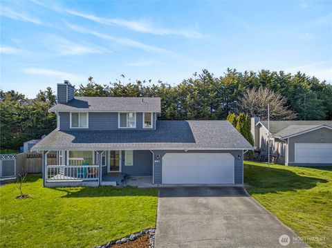 Photo of 861 NW Haslo Pl Pl, Oak Harbor, WA 98277 (MLS # 2498789)