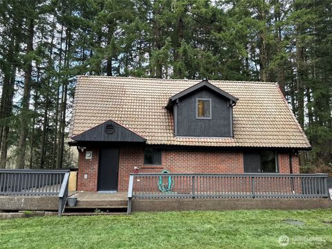 Photo of 2103 46th Avenue NE, Olympia, WA 98506 (MLS # 2473469)