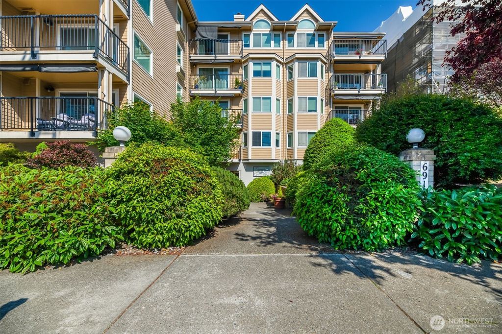 Photo of 6910 SW California Avenue #14, Seattle, WA 98136 (MLS # 2528045)