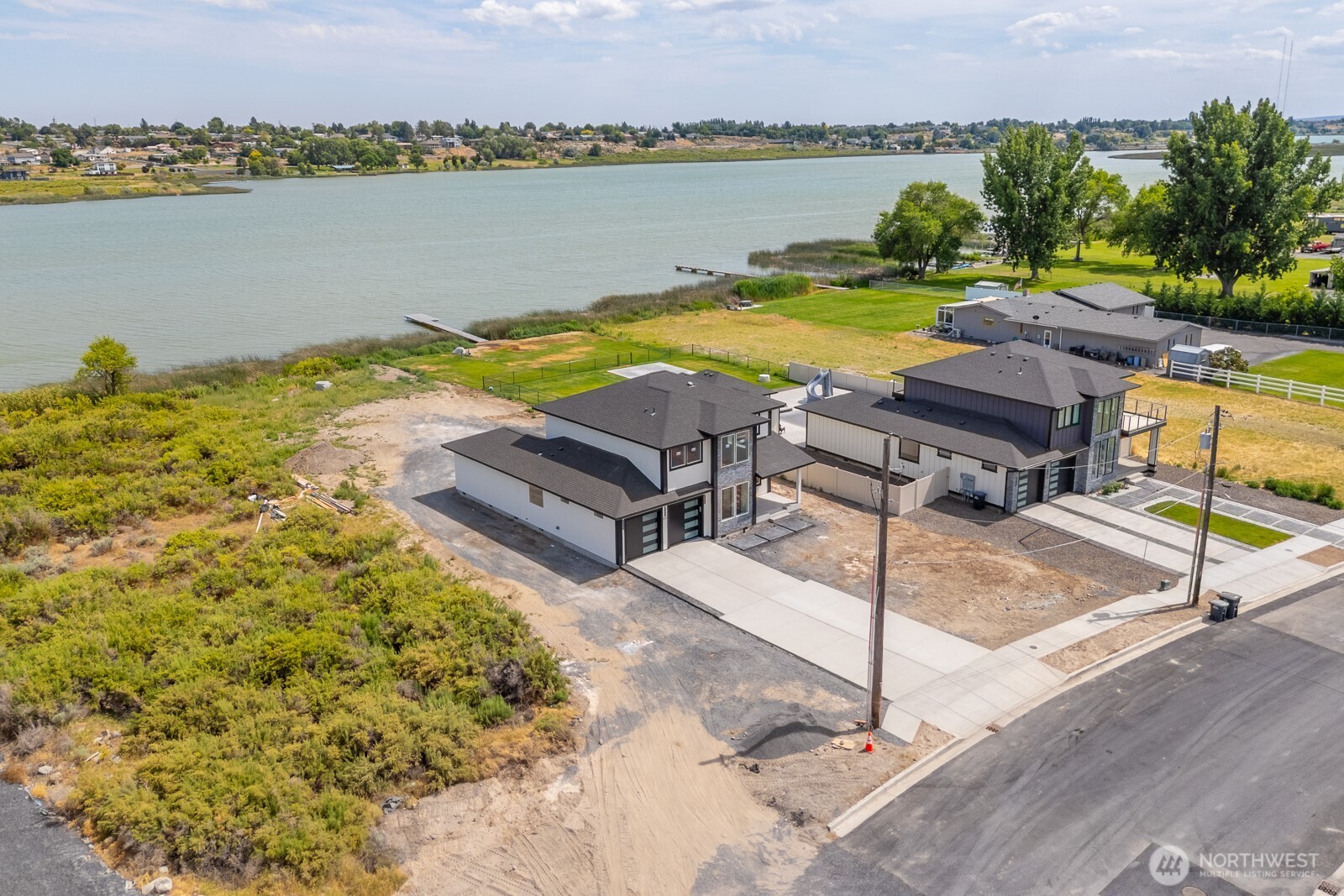 1515 W Lakeside Drive