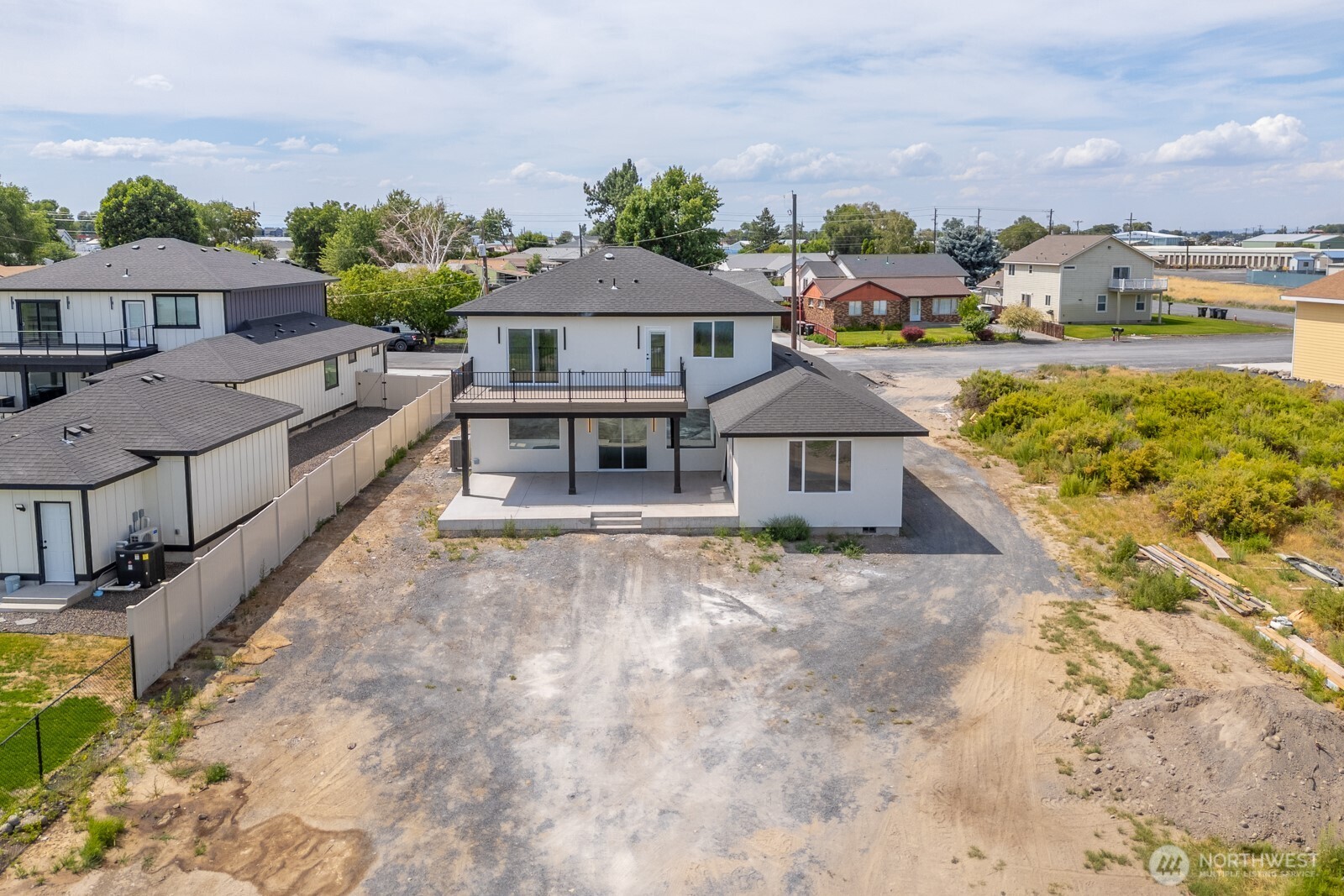 1515 W Lakeside Drive