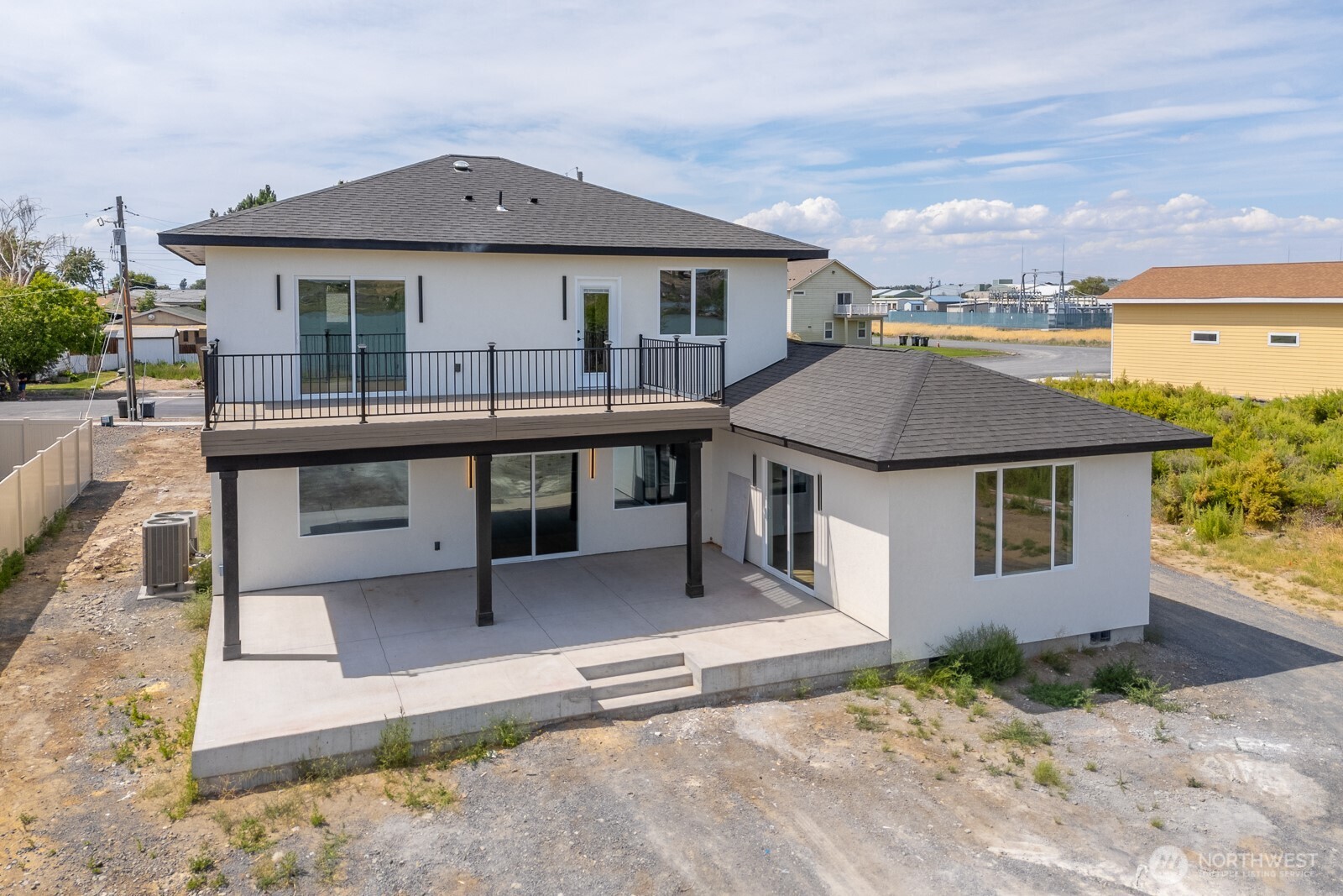 1515 W Lakeside Drive