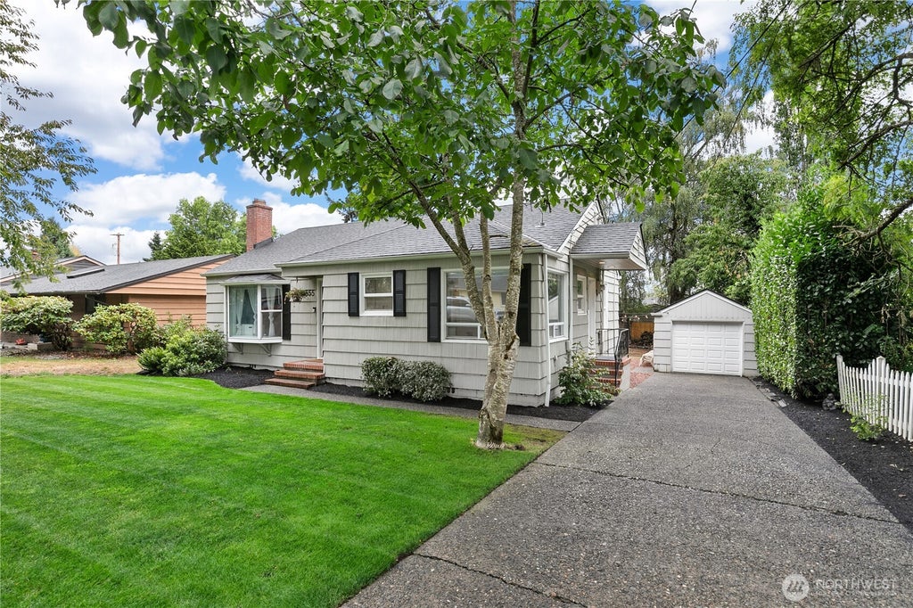 Photo of 1555 SW Grandview Avenue, Chehalis, WA 98532 (MLS # 2577300)