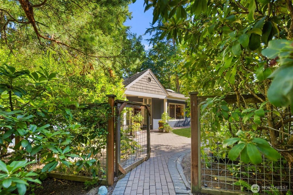 Photo of 12815 NE Fourth Place, Bellevue, WA 98005 (MLS # 2423871)
