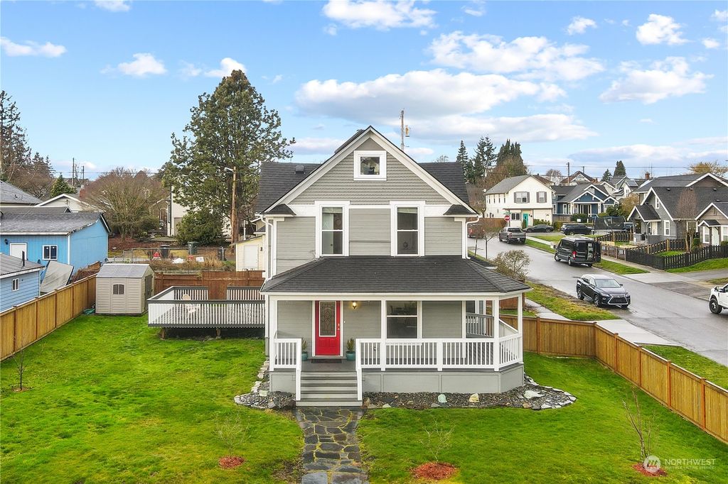 Photo of 2202 Oakes Avenue, Everett, WA 98201 (MLS # 2199396)