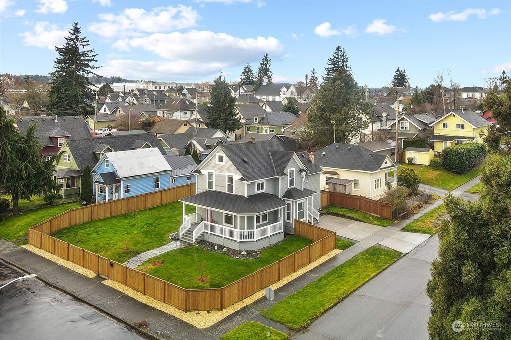 Photo of 2202 Oakes Avenue, Everett, WA 98201 (MLS # 2199396)