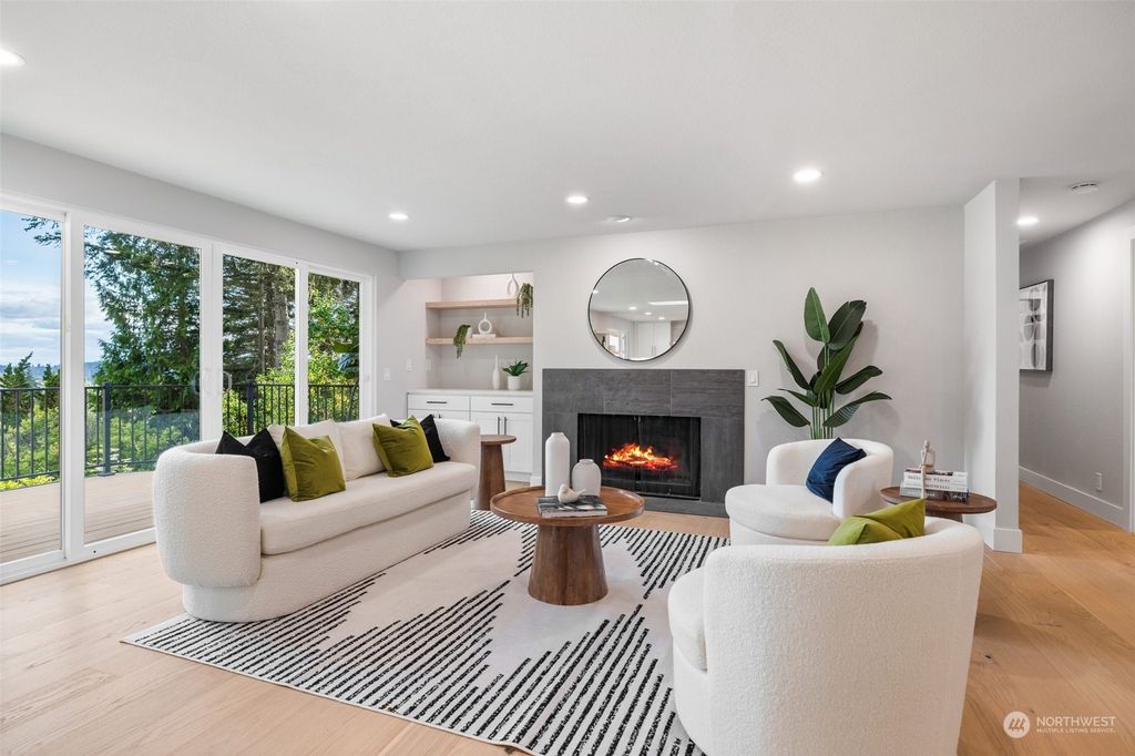 Photo of 13619 SE 56th Place, Bellevue, WA 98006 (MLS # 2292690)