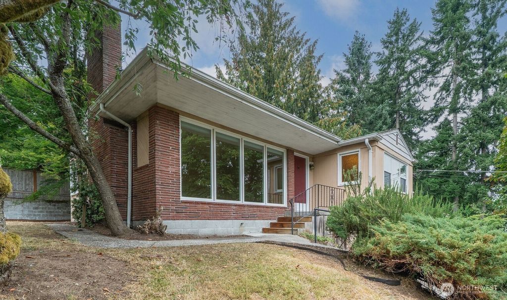 Photo of 9119 17th Avenue NE, Seattle, WA 98115 (MLS # 2428977)