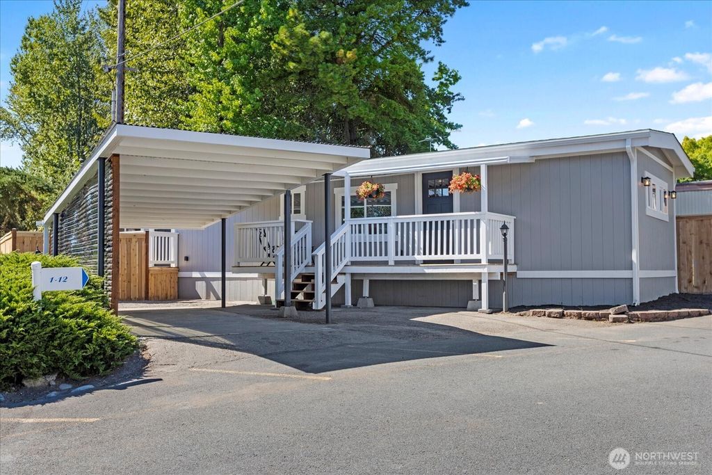 Photo of 14322 Admiralty Way Way #1, Lynnwood, WA 98087 (MLS # 2421091)