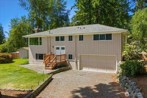 Photo of 15811 205th Avenue SE, Renton, WA 98059 (MLS # 2540900)