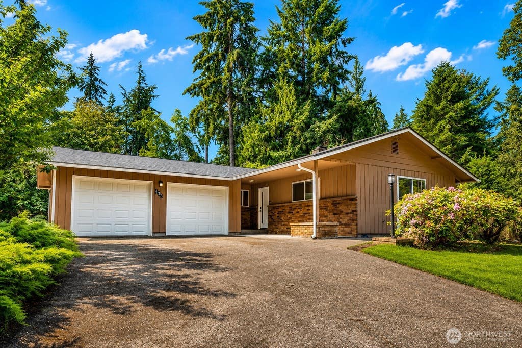 Photo of 433 SE Cougar Street, Olympia, WA 98503 (MLS # 2560379)