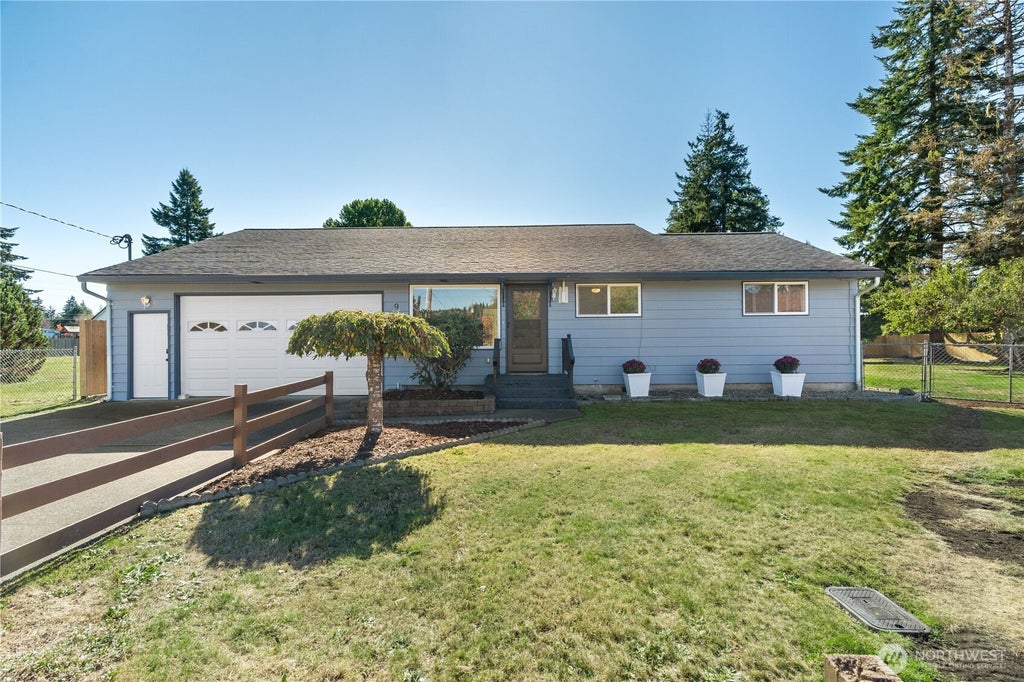 Photo of 902 Waverly Court, Aberdeen, WA 98520 (MLS # 2588639)