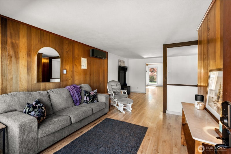 902 Waverly Court