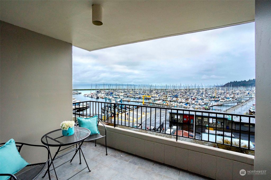 Photo of 6535 Seaview Avenue NW #B605, Seattle, WA 98117 (MLS # 2189816)