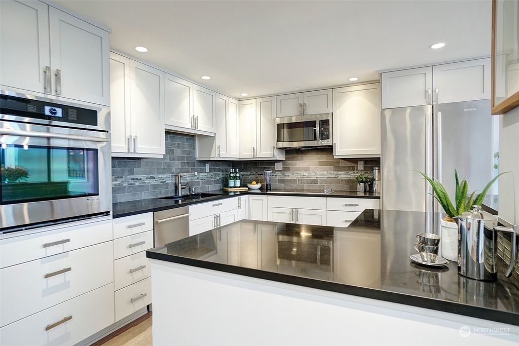 Photo of 6535 Seaview Avenue NW #B605, Seattle, WA 98117 (MLS # 2189816)