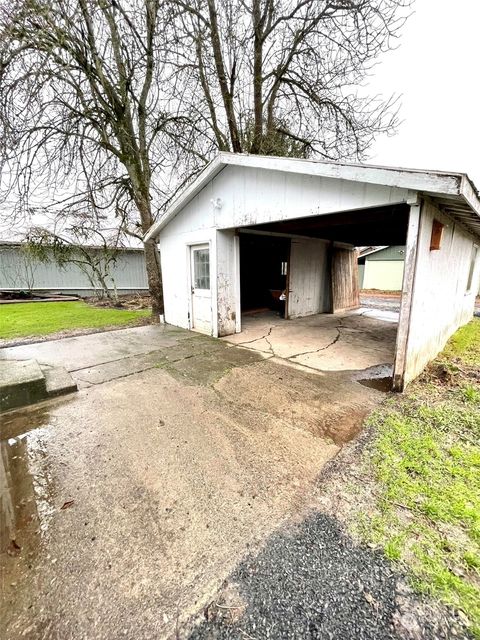 A home in Chehalis