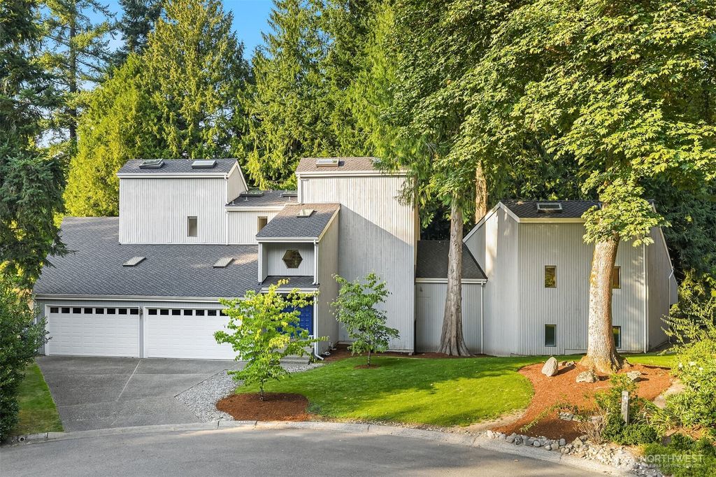 Photo of 2449 209th Place NE, Sammamish, WA 98074 (MLS # 2429089)