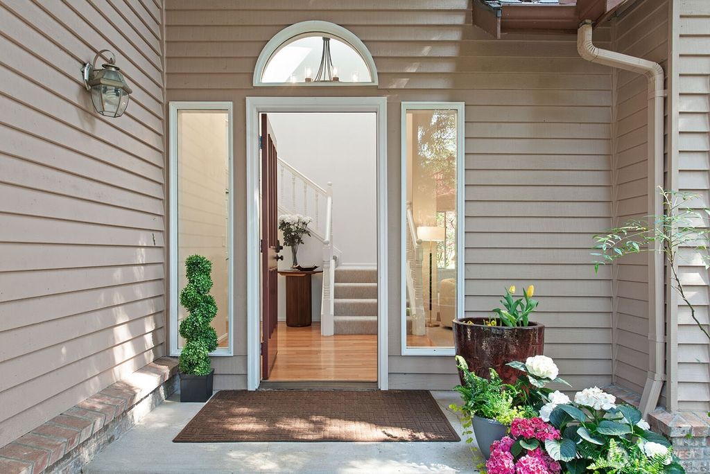 Photo of 16564 SE 49th Street, Bellevue, WA 98006 (MLS # 2363151)