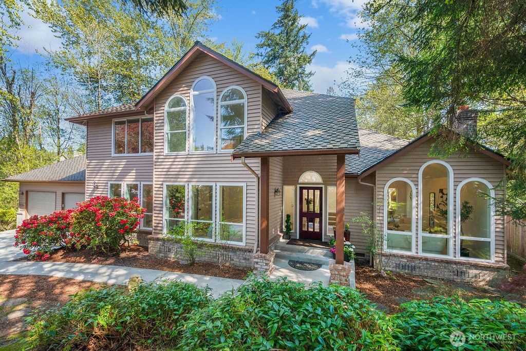Photo of 16564 SE 49th Street, Bellevue, WA 98006 (MLS # 2363151)