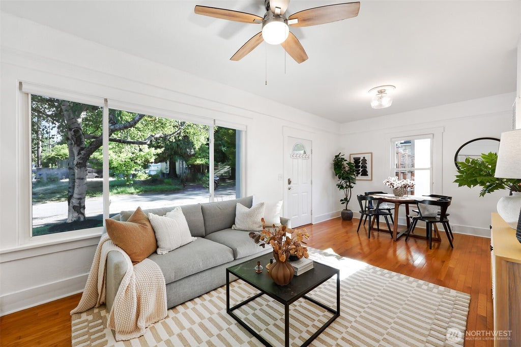 Photo of 516 W Howe Street, Seattle, WA 98119 (MLS # 2556427)