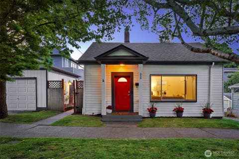 Photo of 516 W Howe Street, Seattle, WA 98119 (MLS # 2556427)