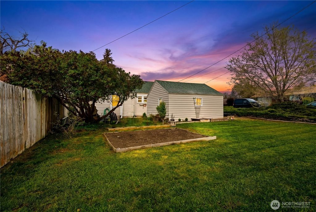 Photo of 100 S Sampson Street St, Ellensburg, WA 98926 (MLS # 2509762)