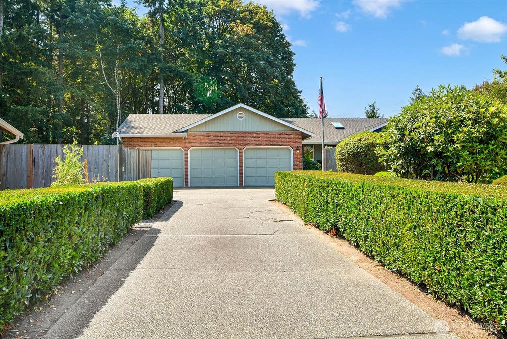 Photo of 4710 SE 123rd Street, Everett, WA 98208 (MLS # 2570837)
