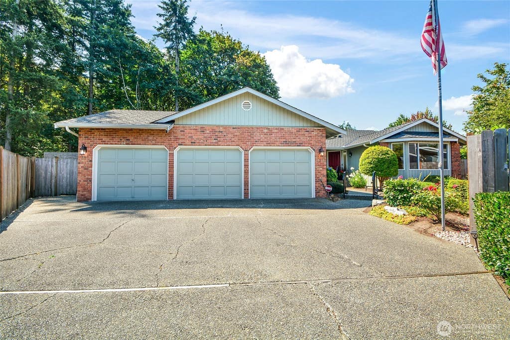 Photo of 4710 SE 123rd Street, Everett, WA 98208 (MLS # 2570837)