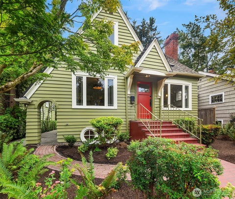 Photo of 535 N 74th Street, Seattle, WA 98103 (MLS # 2586625)