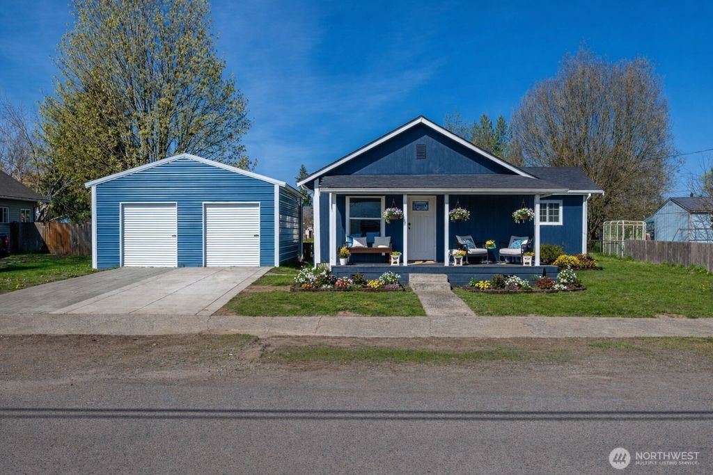 Photo of 1323 1323 Logan St St, Centralia, WA 98531 (MLS # 2505972)