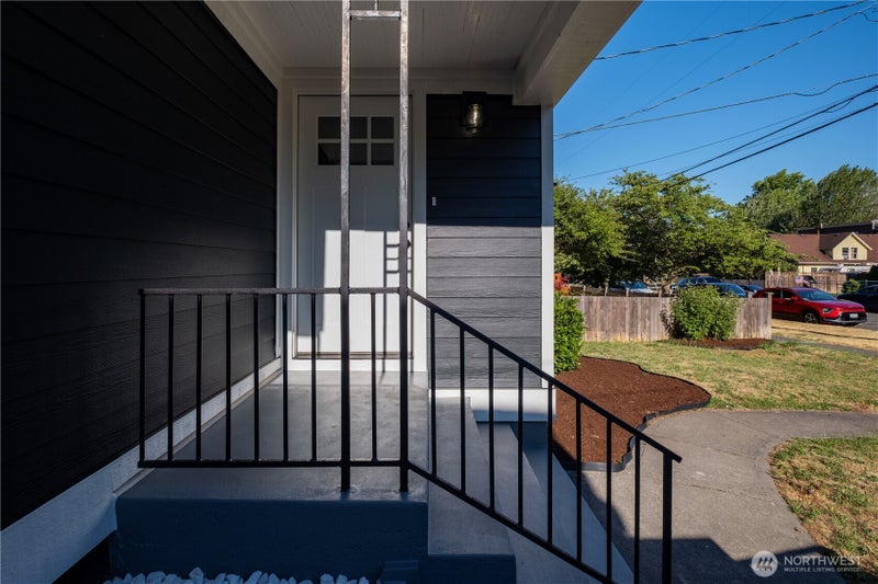 869 S 40th Street