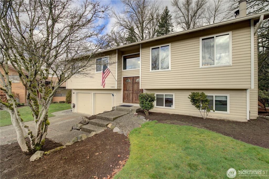 Photo of 13814 SE 195th Court, Kent, WA 98058 (MLS # 2504424)