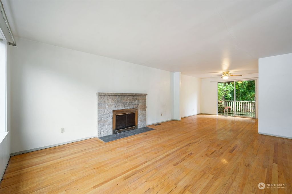 Photo of 13332 28th Avenue NE, Seattle, WA 98125 (MLS # 2171244)