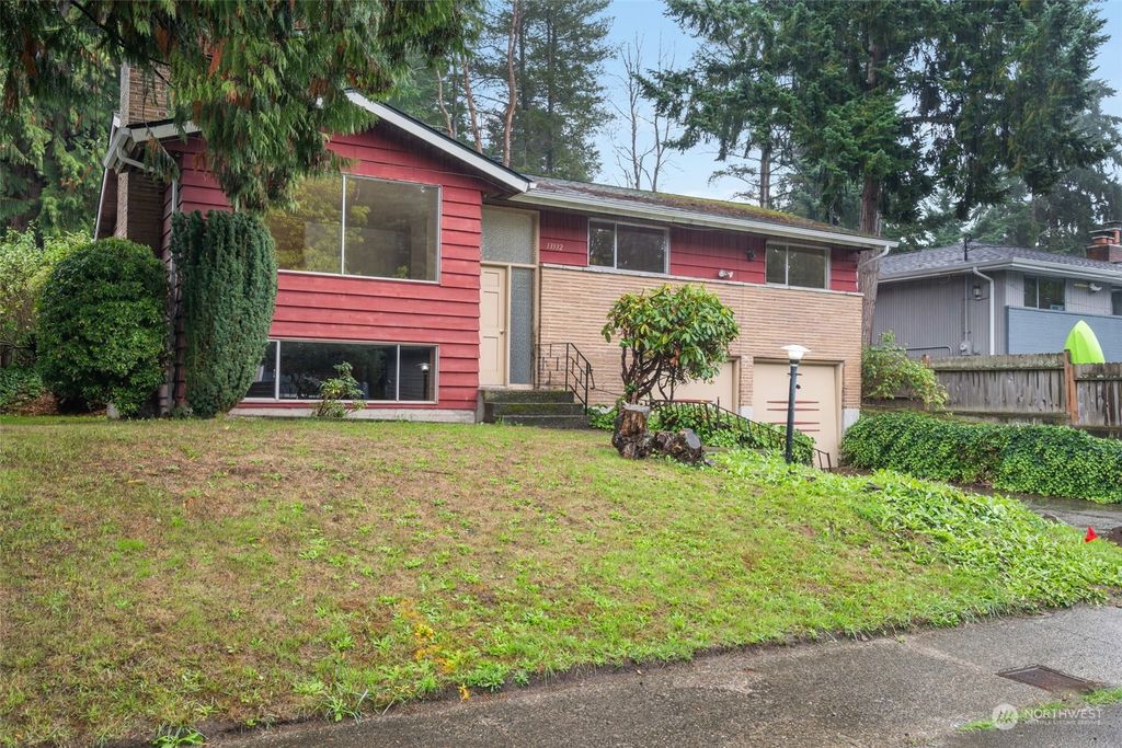 Photo of 13332 28th Avenue NE, Seattle, WA 98125 (MLS # 2171244)