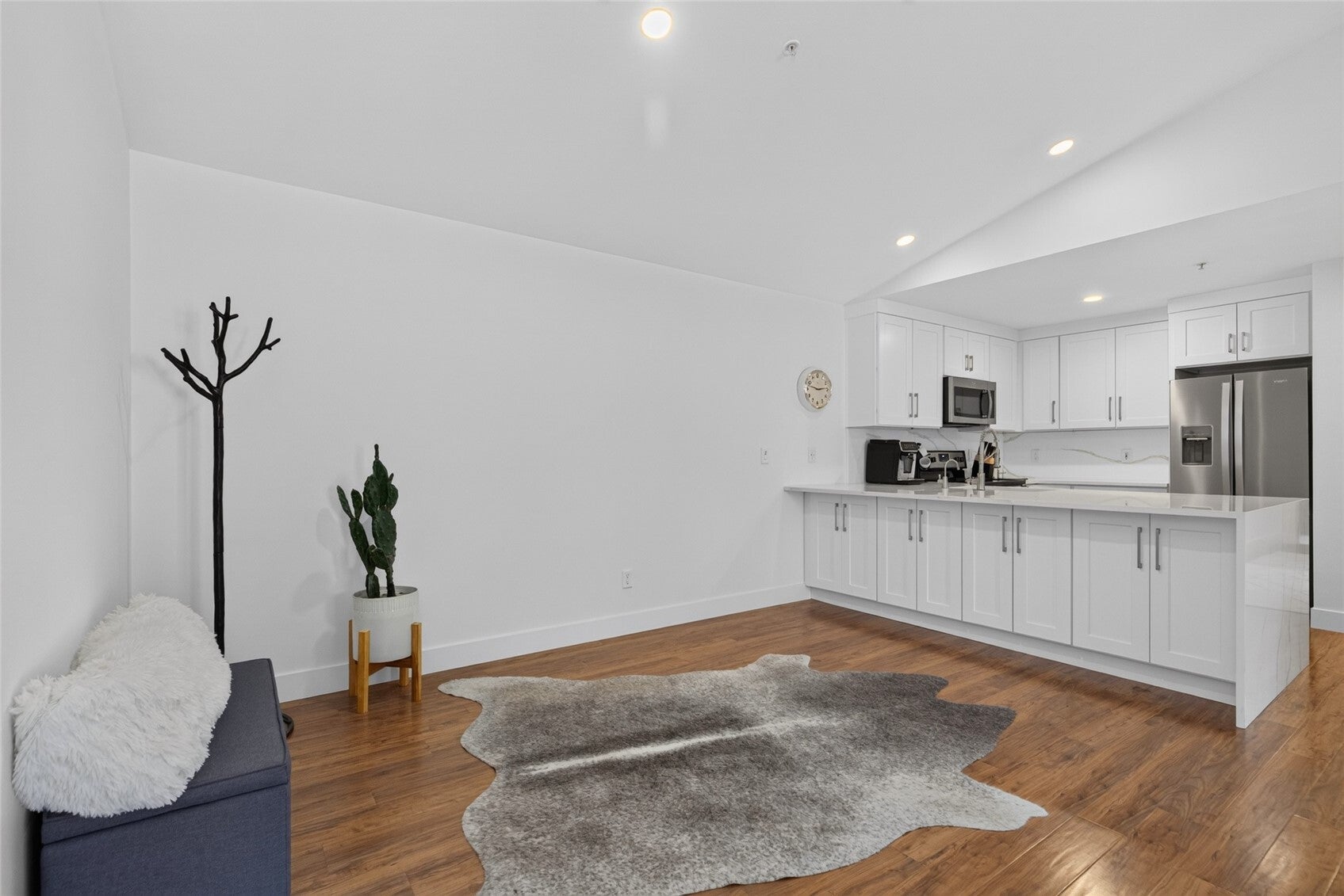10709 Valley View Road B 401