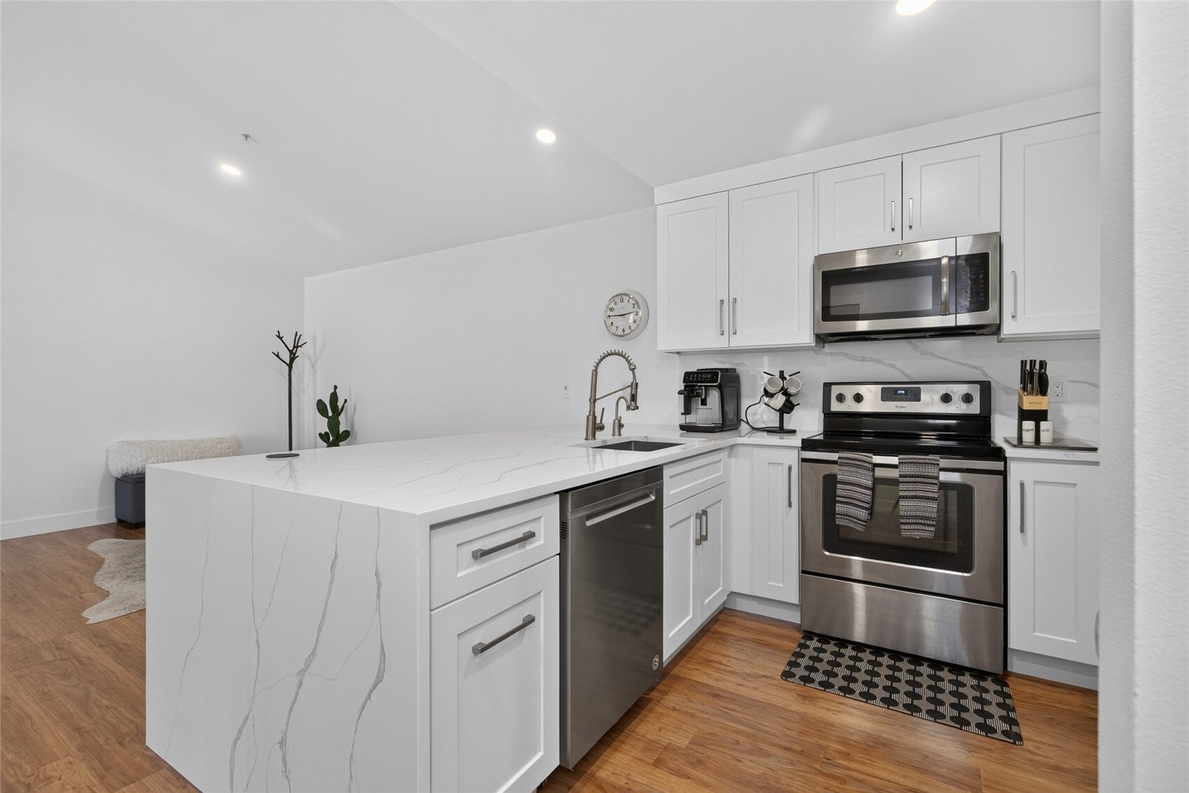 10709 Valley View Road B 401
