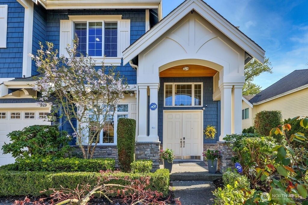 Photo of 919 S 36th Place, Renton, WA 98055 (MLS # 2361325)