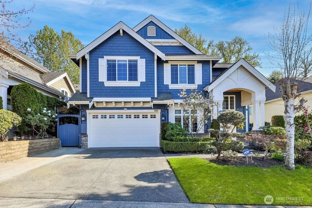 Photo of 919 S 36th Place, Renton, WA 98055 (MLS # 2361325)