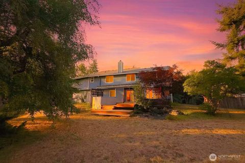 Photo of 18608 71st Av Ct E Ct, Puyallup, WA 98375 (MLS # 2424490)