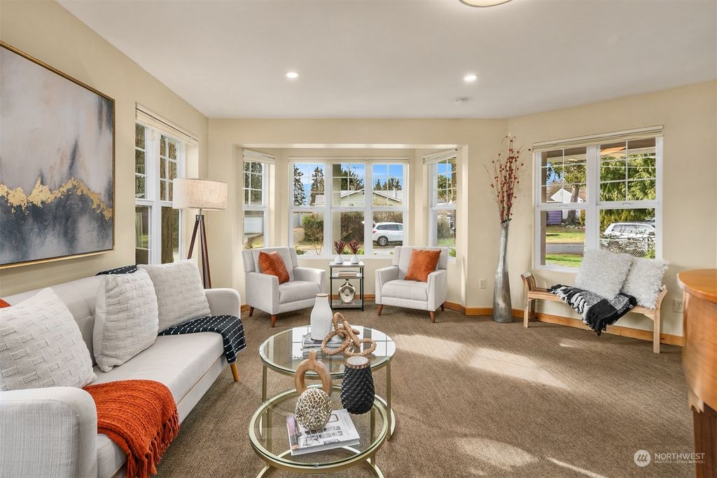 Photo of 15230 6th Avenue NE, Shoreline, WA 98155 (MLS # 2201767)