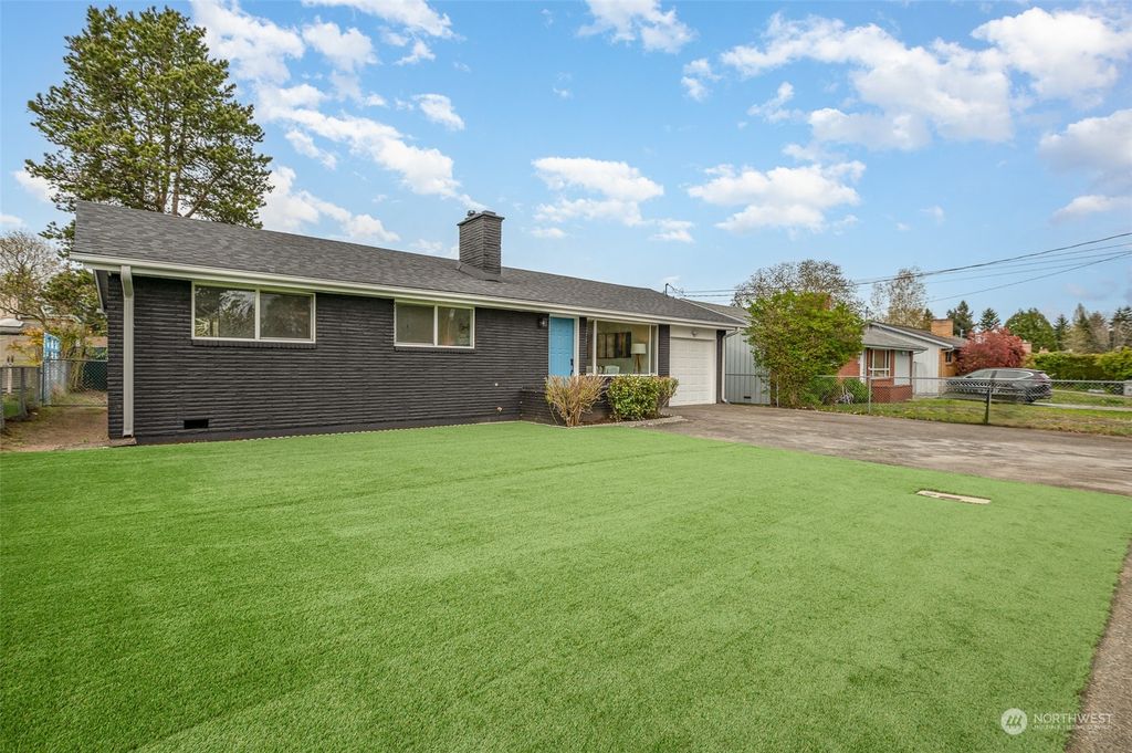 Photo of 3600 NE 10th ST St, Renton, WA 98056 (MLS # 2220938)