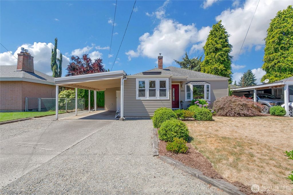 Photo of 223 R Street SE, Auburn, WA 98002 (MLS # 2413714)