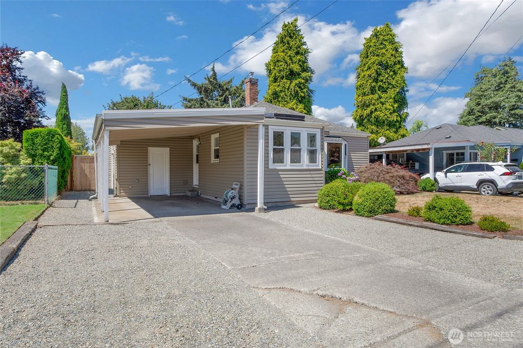 Photo of 223 R Street SE, Auburn, WA 98002 (MLS # 2413714)